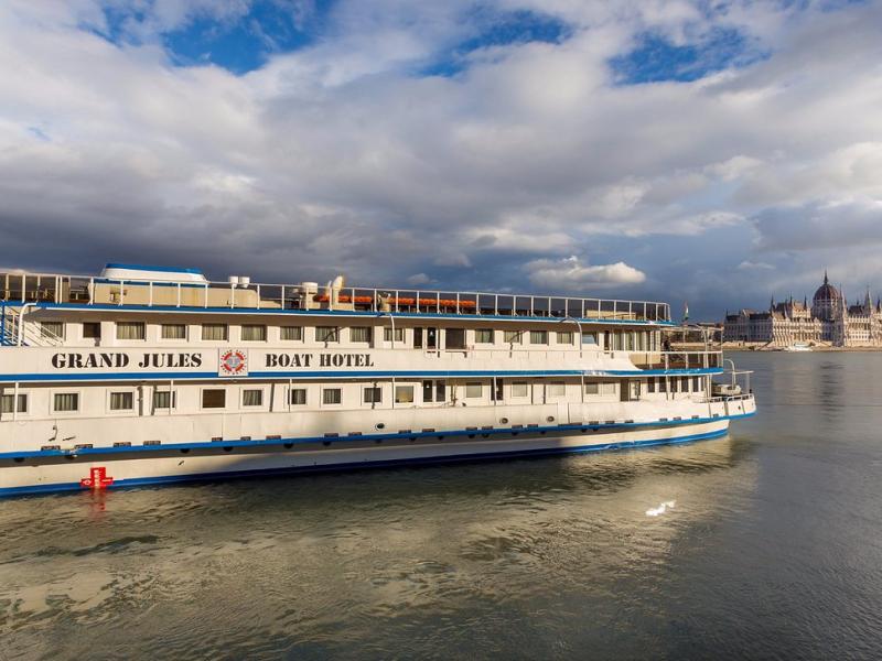 Grand Jules - Boat Hotel
