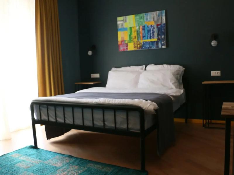 Hotel 27