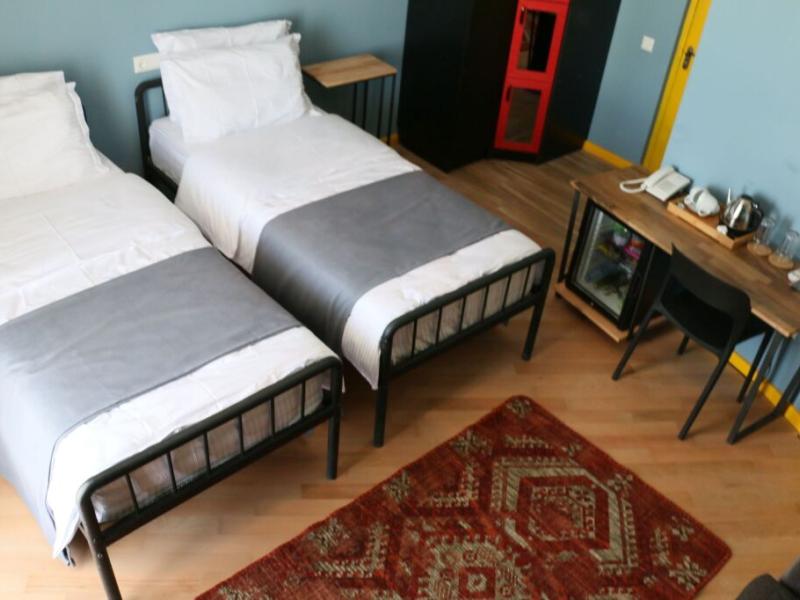 Hotel 27