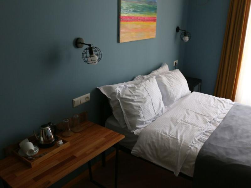 Hotel 27