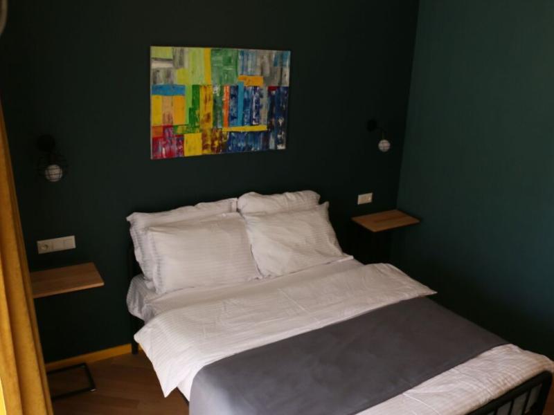 Hotel 27
