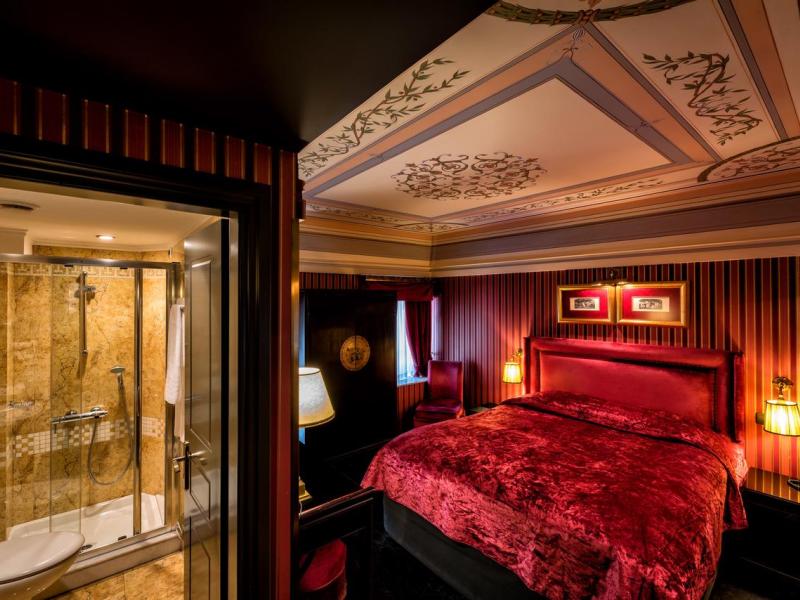 Maison Grecque Hotel