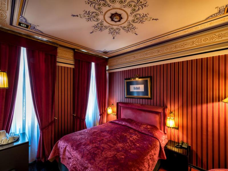 Maison Grecque Hotel