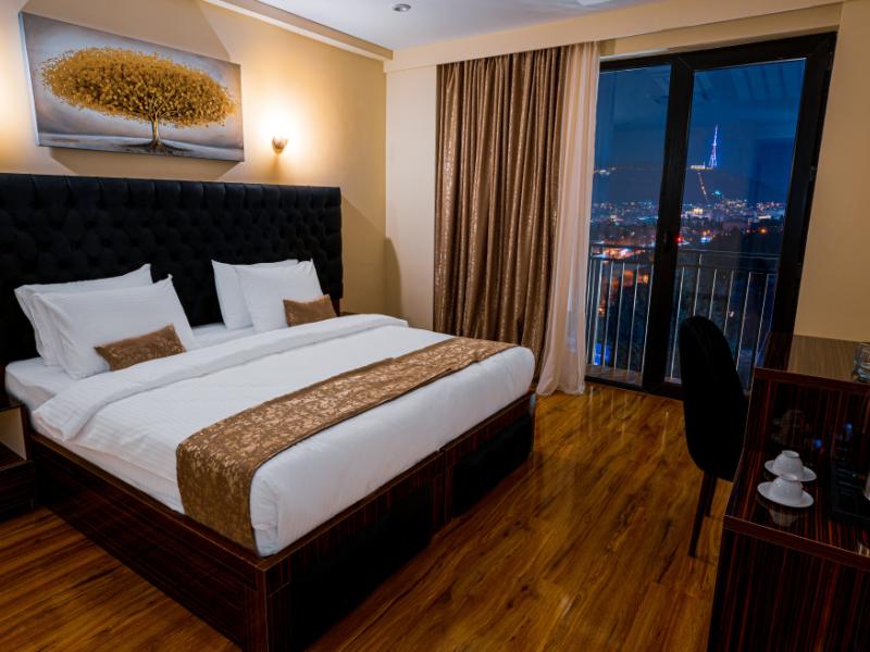 L Plaza Hotel