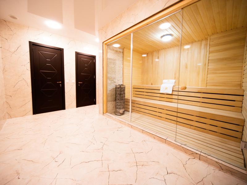 L Plaza Hotel