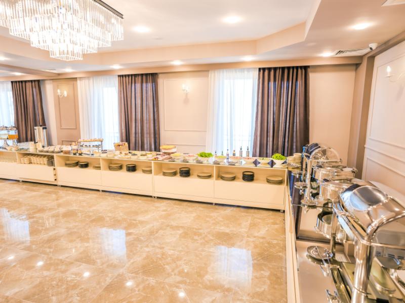 L Plaza Hotel