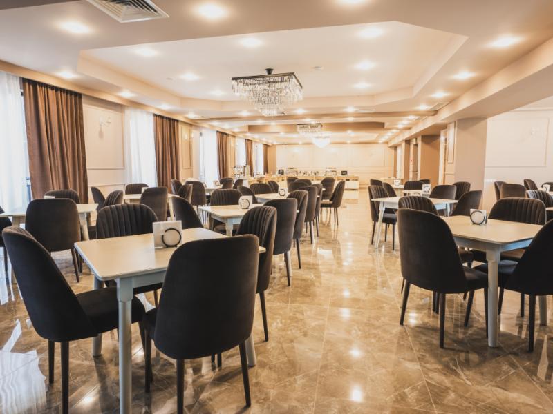L Plaza Hotel