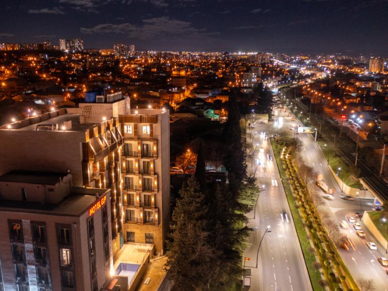 L Plaza Hotel