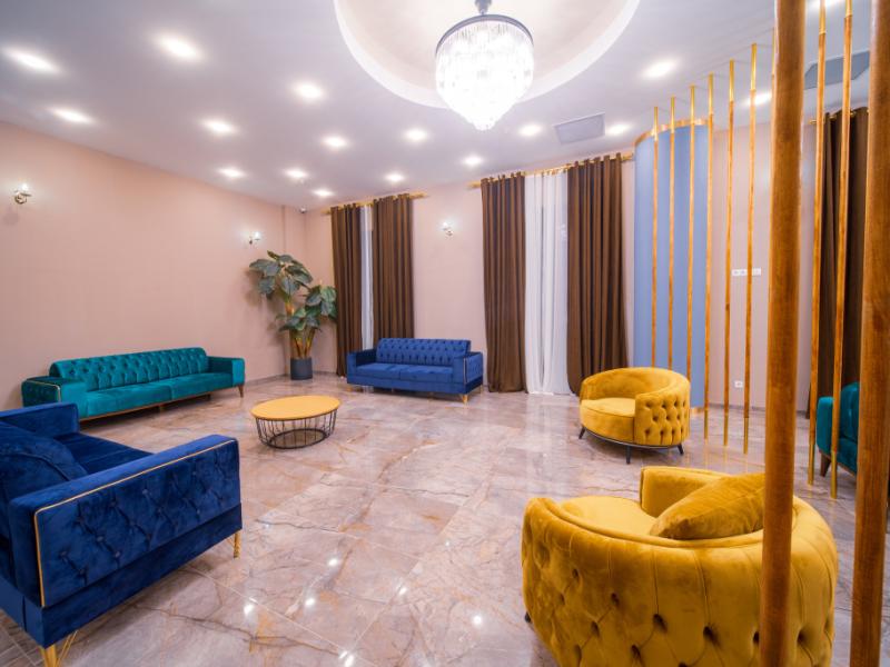 L Plaza Hotel
