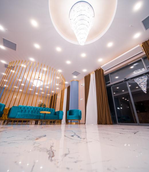 L Plaza Hotel