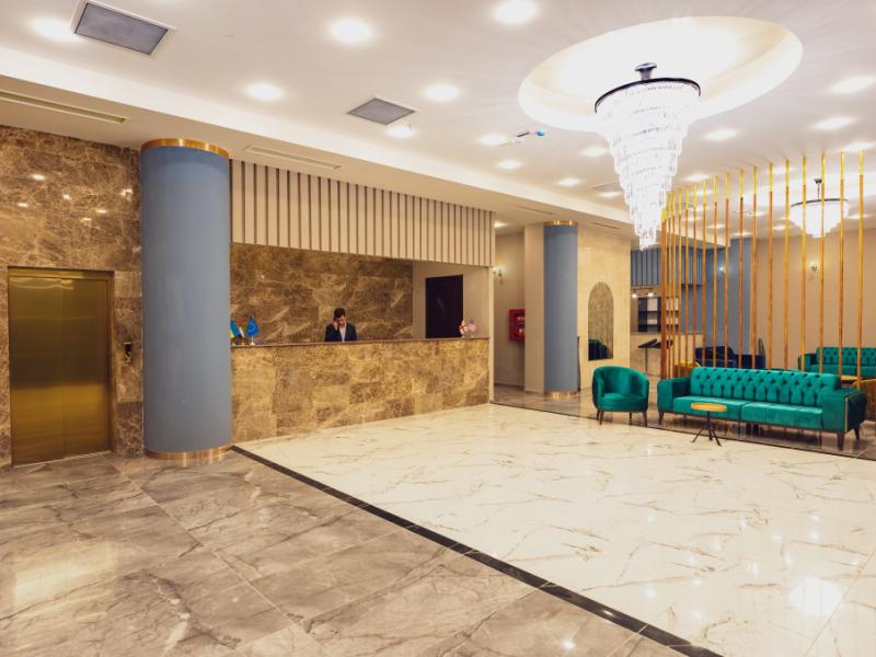 L Plaza Hotel