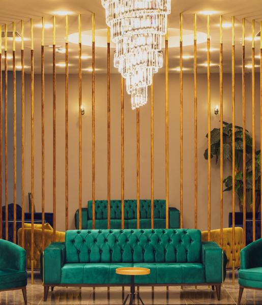 L Plaza Hotel