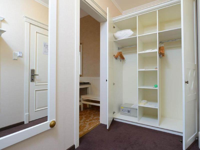 Cronwell Inn Стремянная