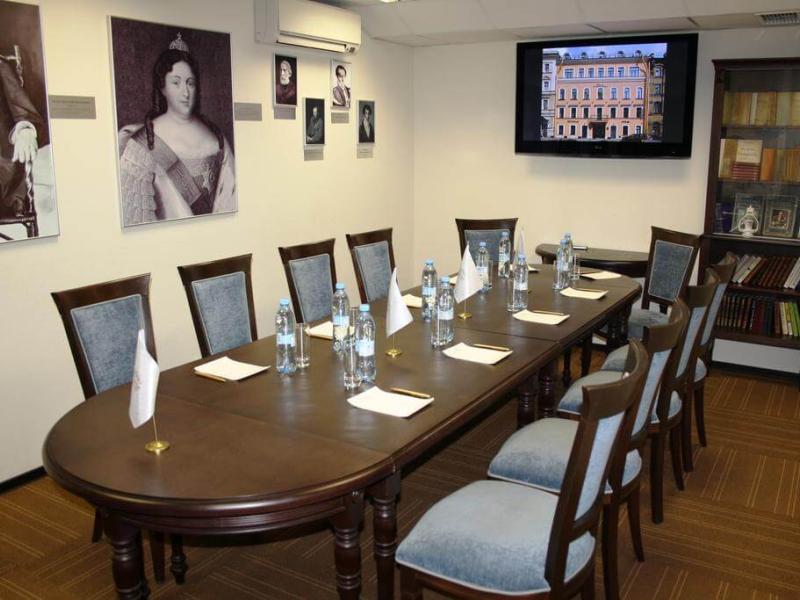 Cronwell Inn Стремянная