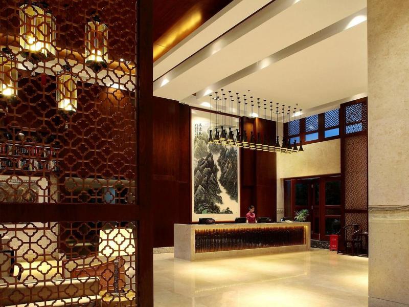 Four Seasons Ocean Courtyard Hotel