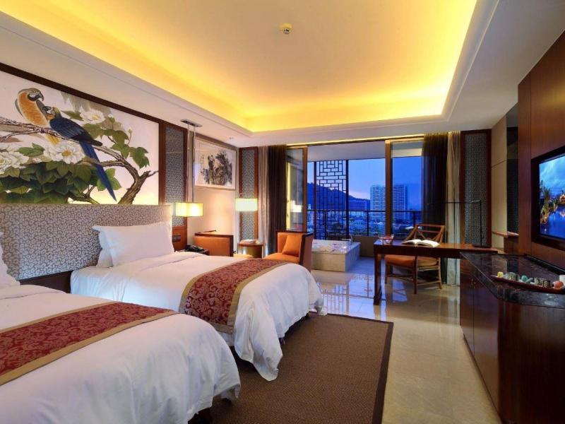 Four Seasons Ocean Courtyard Hotel