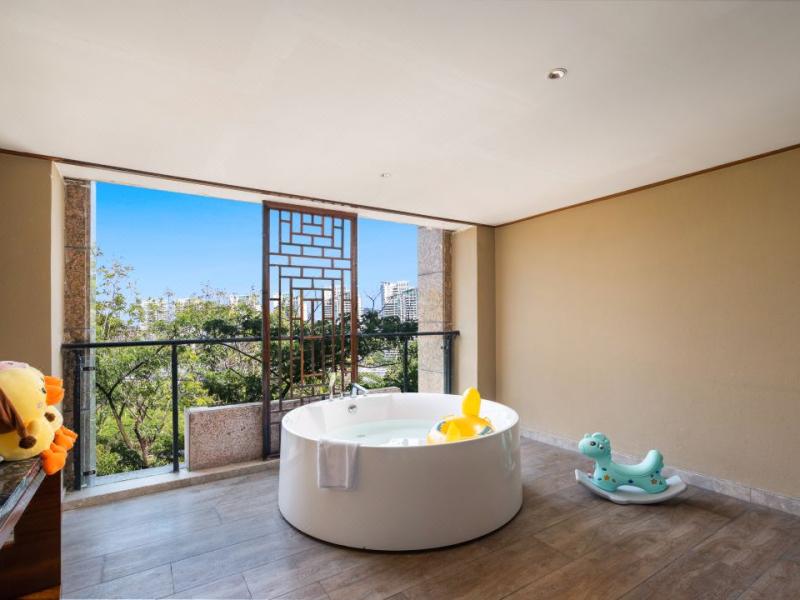 Four Seasons Ocean Courtyard Hotel