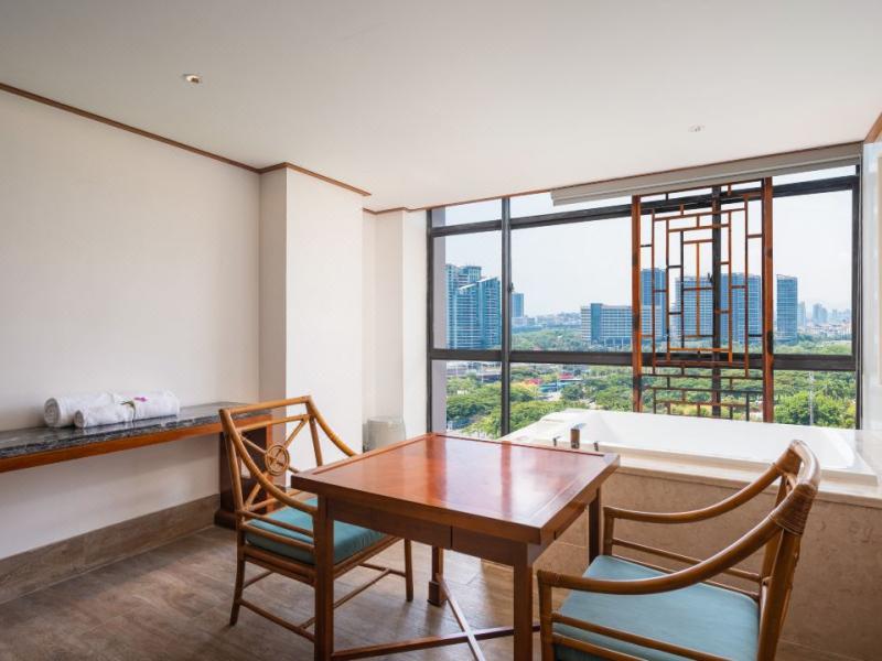 Four Seasons Ocean Courtyard Hotel