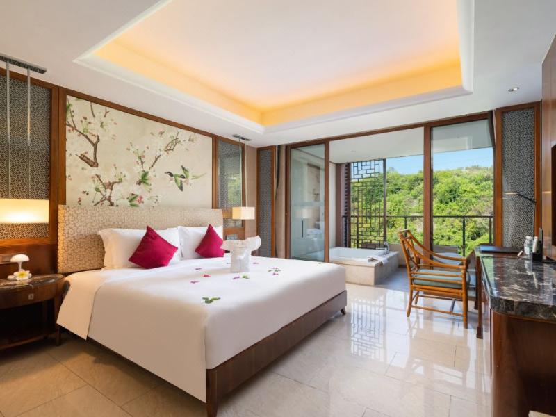 Four Seasons Ocean Courtyard Hotel