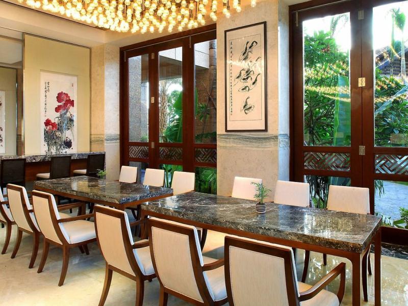 Four Seasons Ocean Courtyard Hotel