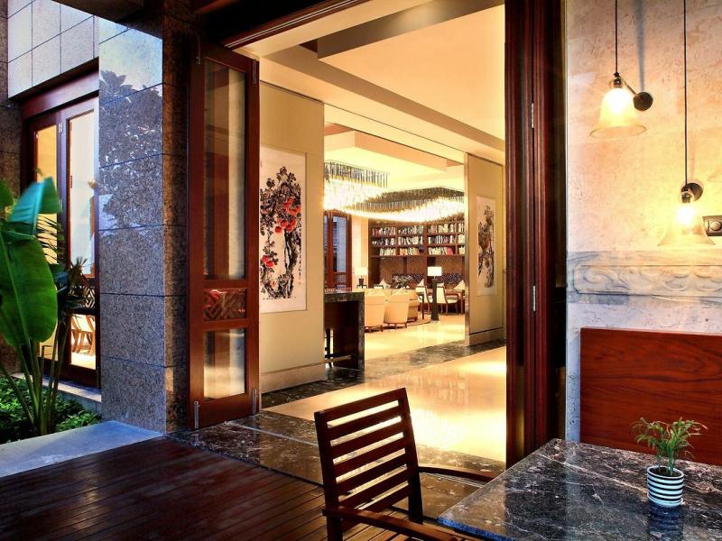 Four Seasons Ocean Courtyard Hotel