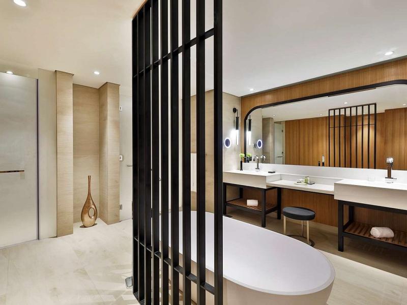 DoubleTree by Hilton Dubai - Business Bay