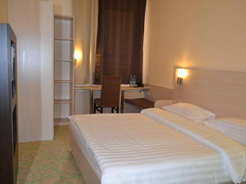 Open City Hotel