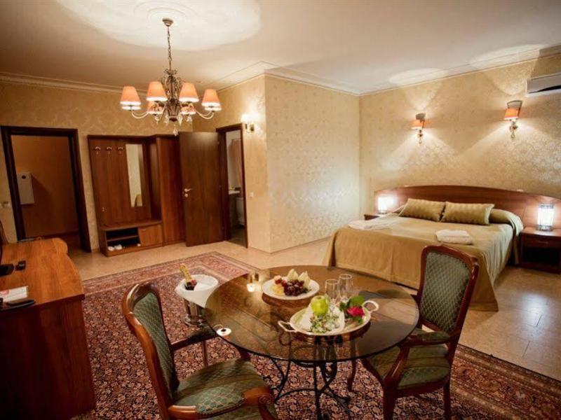 Familia (Ягодное)