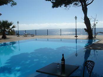 Albatroz Beach & Yacht Club