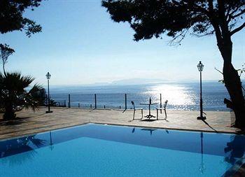 Albatroz Beach & Yacht Club