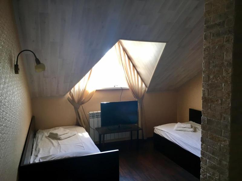 Parallel Hotel