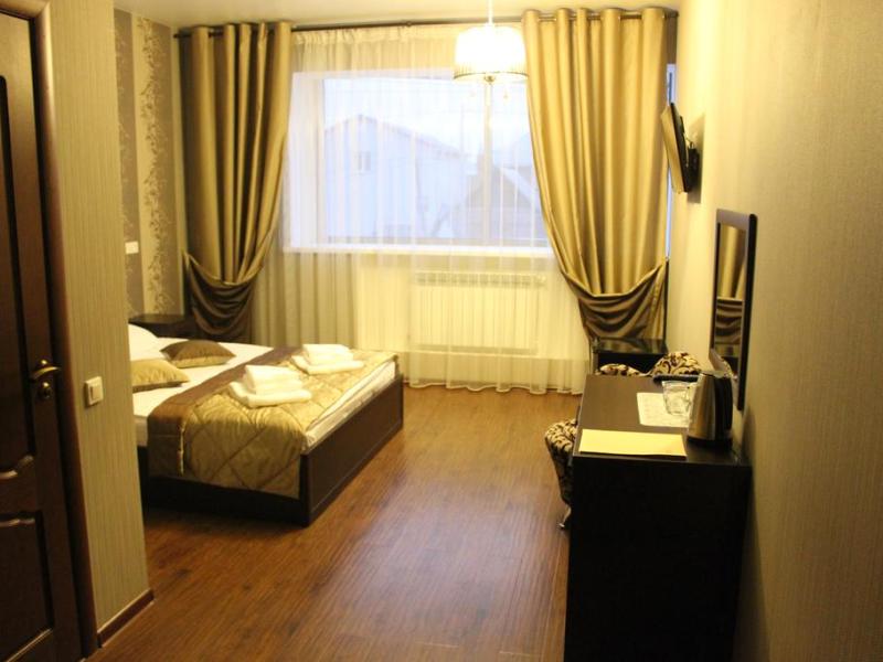 Parallel Hotel