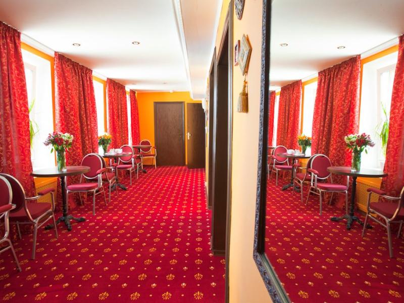Jenavi Club Hotel