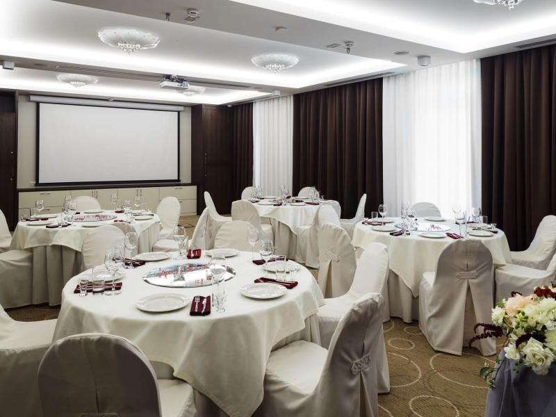 Ramada Hotel & Suites by Wyndham Novosibirsk Zhukovka
