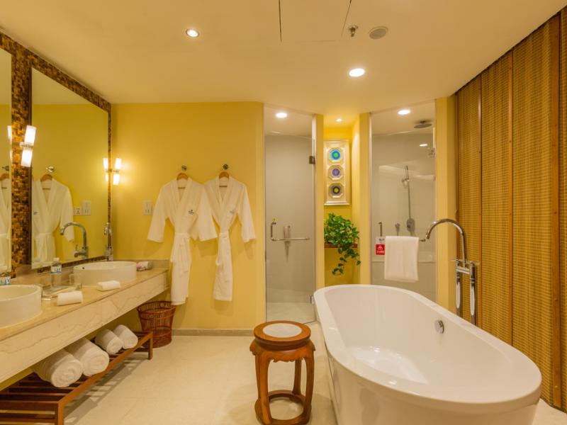 Swissotel & Grand Mercure Sanya Yalong Bay