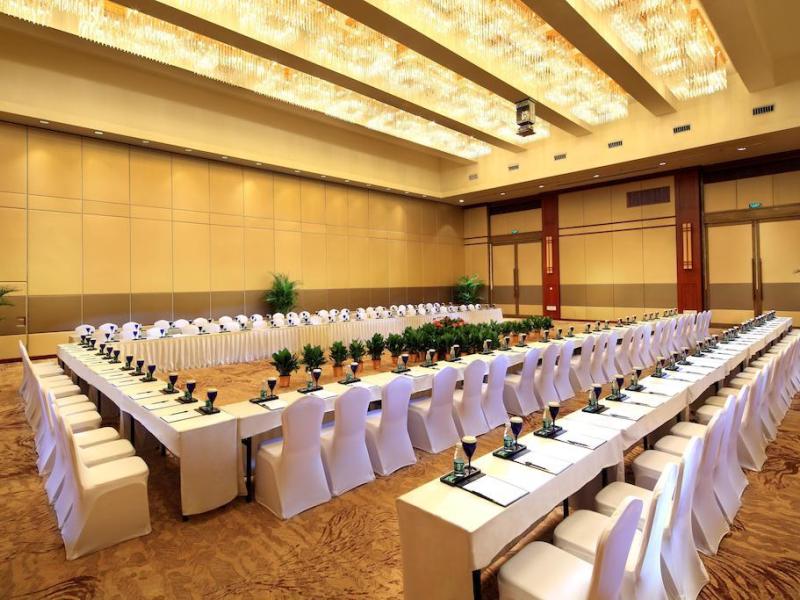 Swissotel & Grand Mercure Sanya Yalong Bay