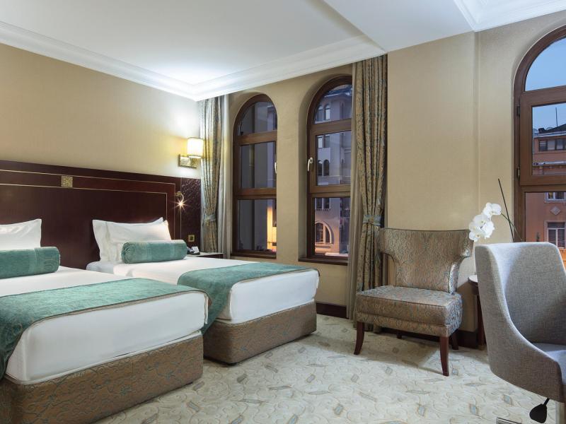 Crowne Plaza Old City