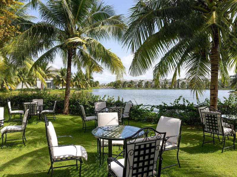 Melia Vinpearl Cam Ranh Beach Resort