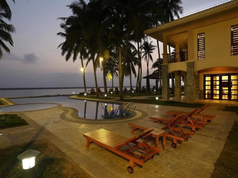 Coconut Grove Herton Seaview Hotel