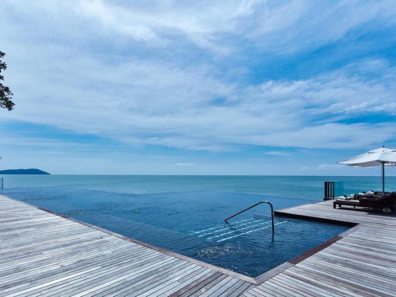 The Ritz-Carlton
