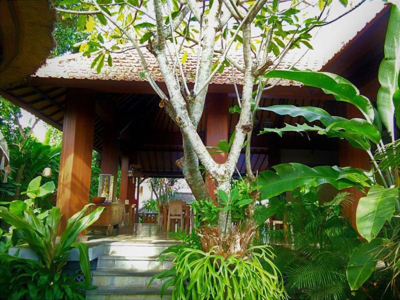 Inata Monkey Forest Hotel