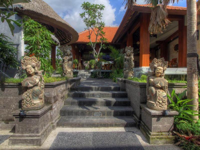 Inata Monkey Forest Hotel