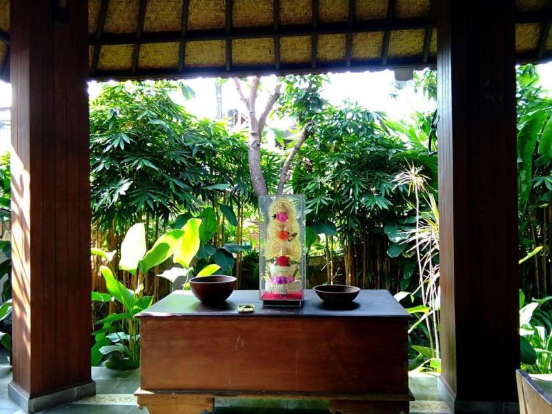 Inata Monkey Forest Hotel
