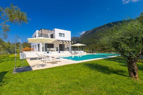 Villa Acaste