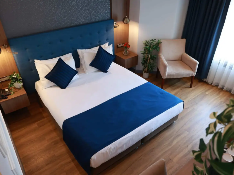 Nova Plaza Crystal Hotel