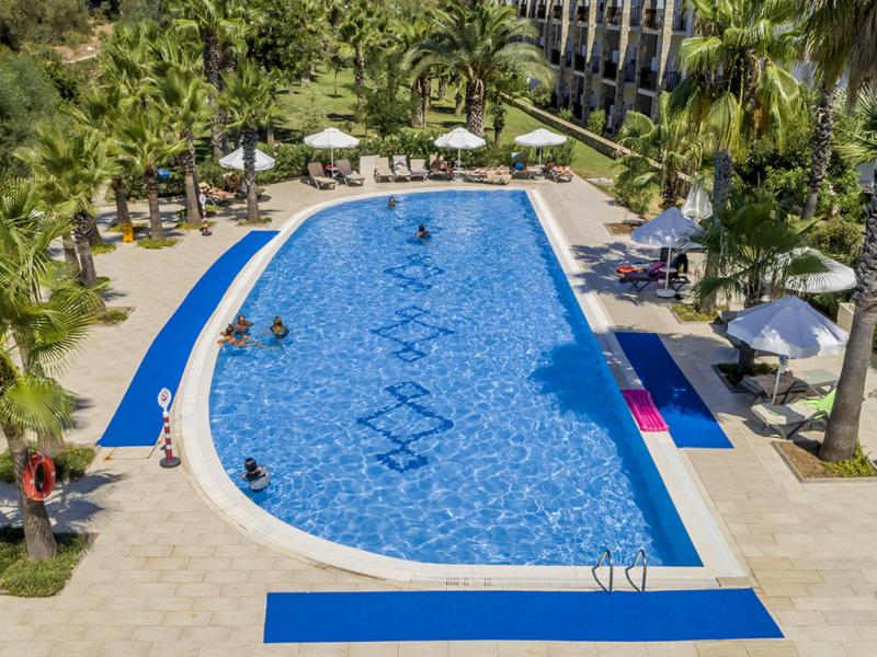 Crystal Green Bay Resort & Spa