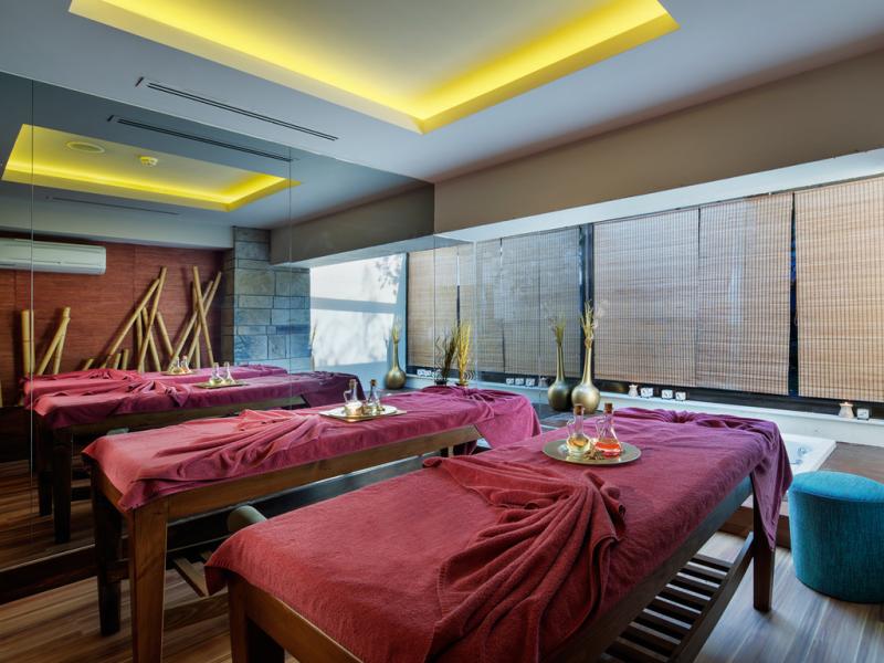 Crystal Green Bay Resort & Spa