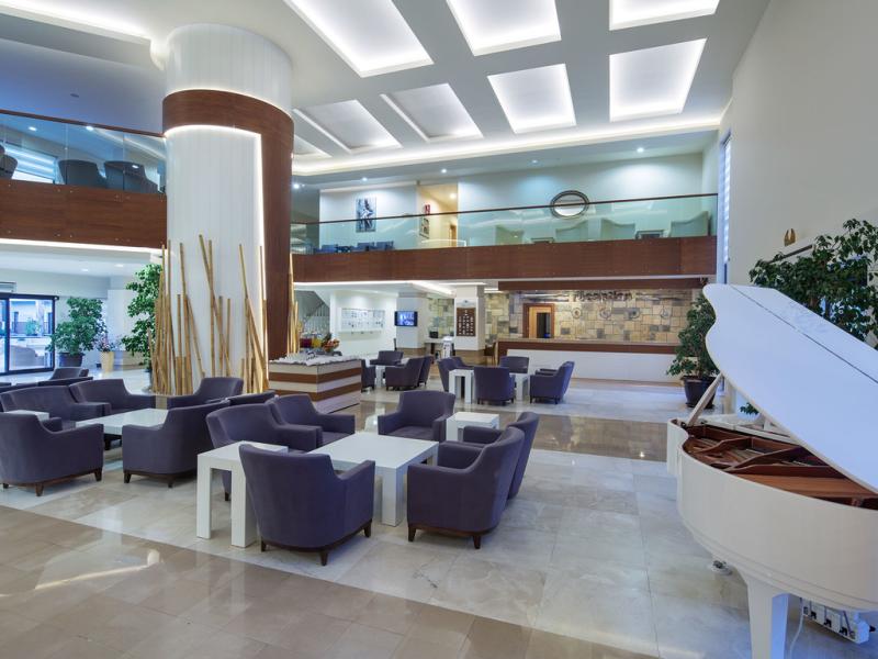 Crystal Green Bay Resort & Spa