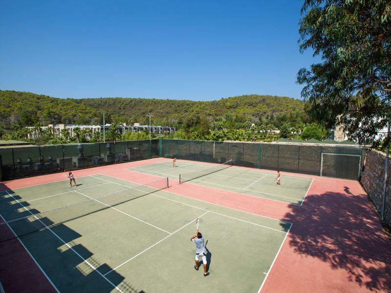 Crystal Green Bay Resort & Spa