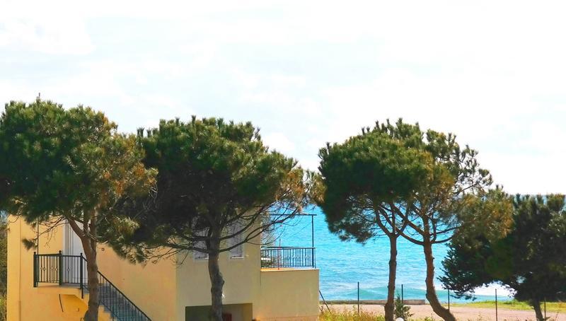 Romanos Beach Villas